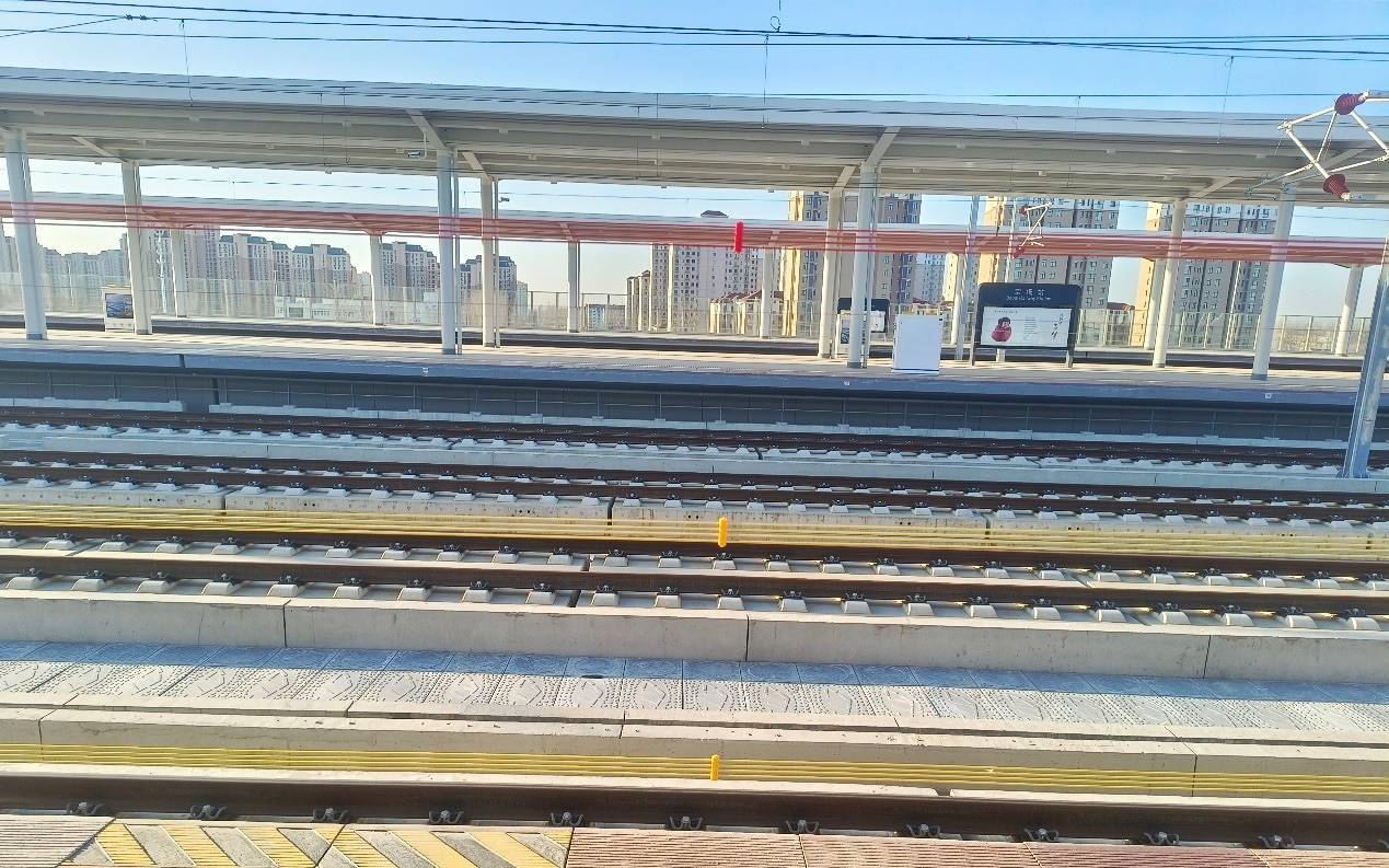 京唐京滨城际铁路年底开通，智能升降装置护安全，站内景观成特色