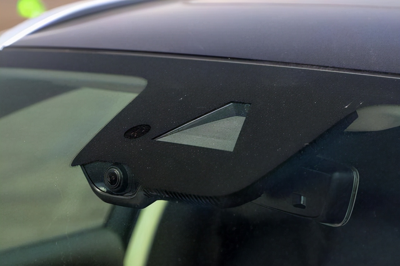 车内摄像头，安装哪个位置更安全隐蔽